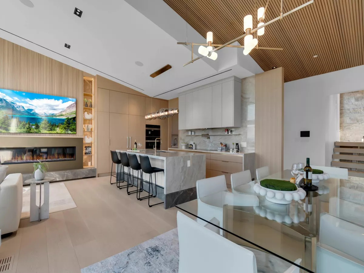 Kitchen Photo of 2423 Mathers Avenue, West Vancouver, BC