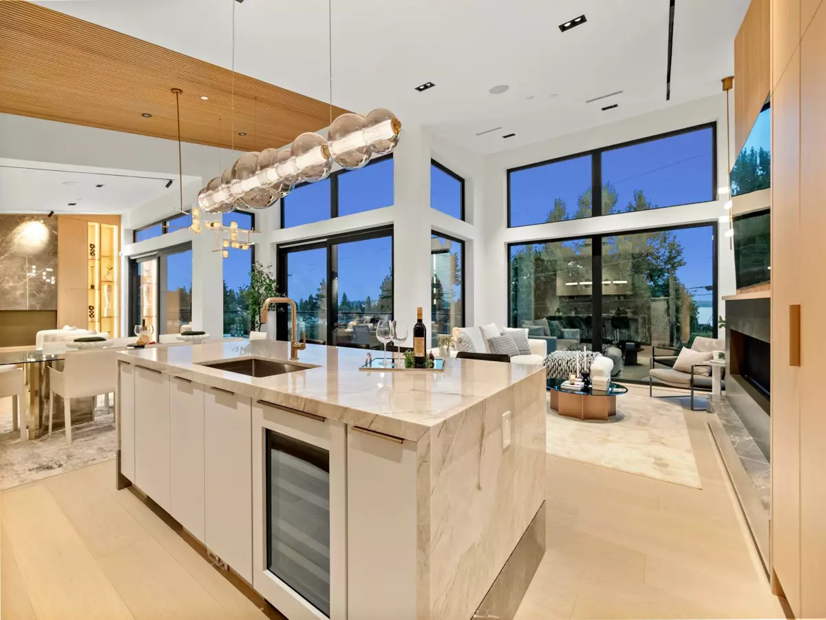 Living Room Photo of 2423 Mathers Avenue, West Vancouver, BC