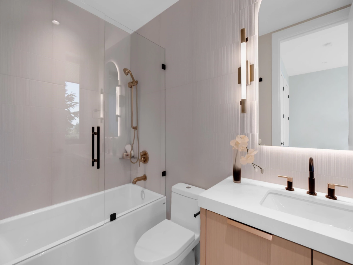 Outdoor Deck Photo of 2423 Mathers Avenue, West Vancouver, BC