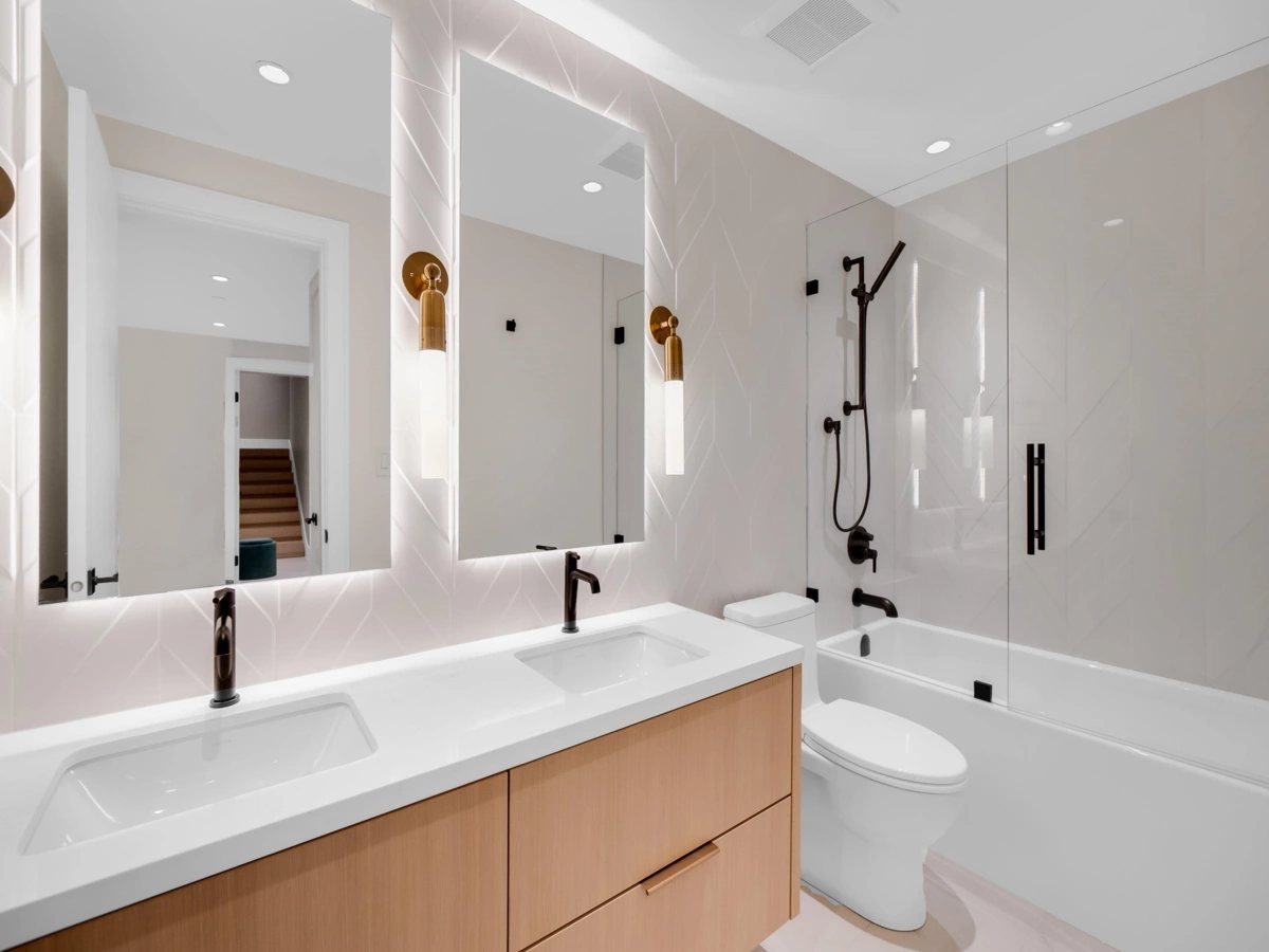 Outdoor Patio Photo of 2423 Mathers Avenue, West Vancouver, BC