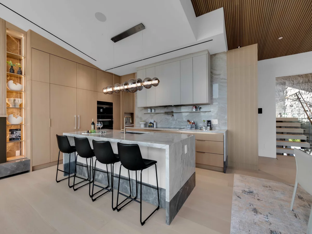 Primary Bathroom Photo of 2423 Mathers Avenue, West Vancouver, BC