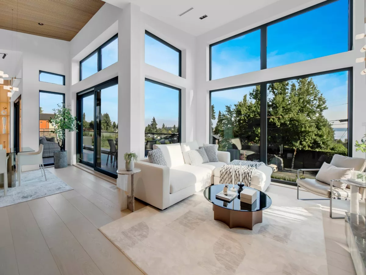 Walk-In Closet Photo of 2423 Mathers Avenue, West Vancouver, BC