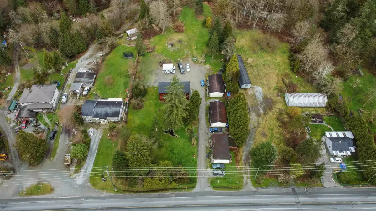 Entry Foyer Photo of 25491 Dewdney Trunk Road, Maple Ridge, BC