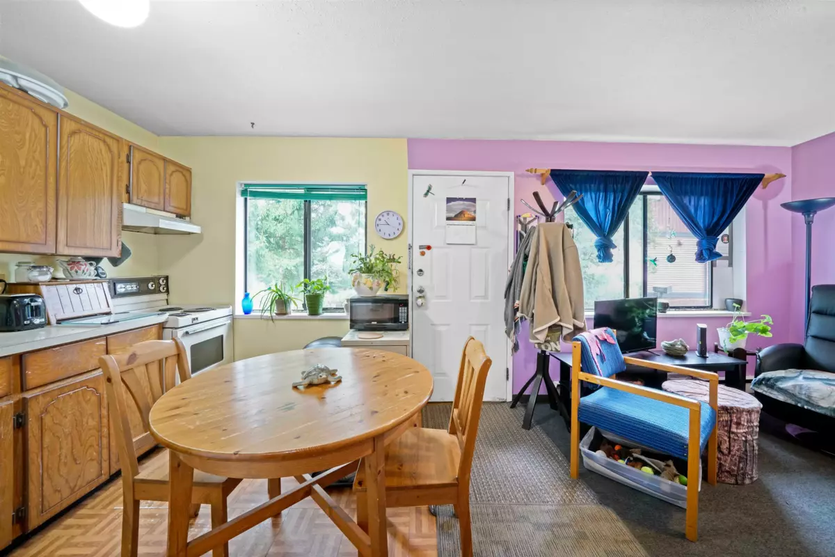 Outdoor Kitchen Photo of 25491 Dewdney Trunk Road, Maple Ridge, BC