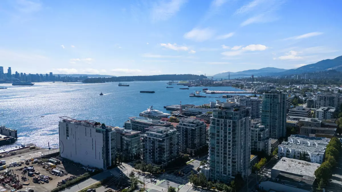 Backyard Photo of 2001 188 E Esplanade, North Vancouver, BC