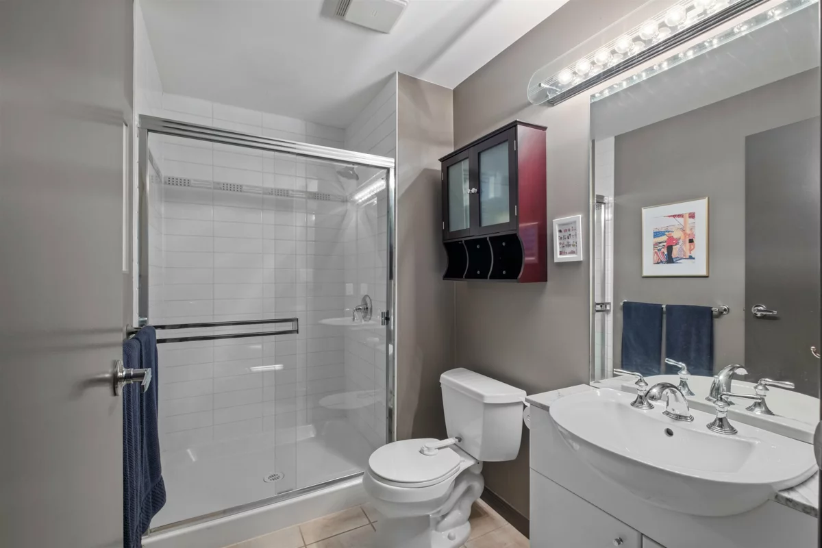 Basement Recreation Room Photo of 2001 188 E Esplanade, North Vancouver, BC