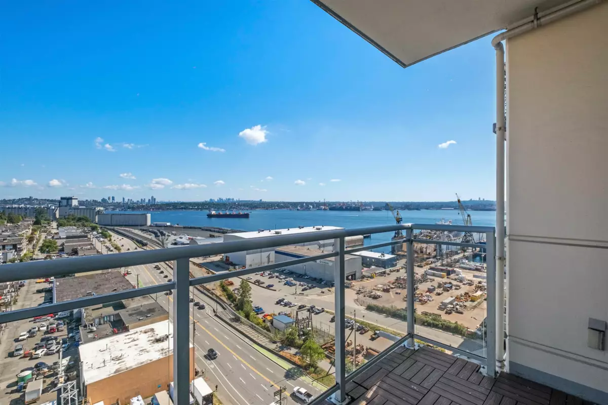 Entry Foyer Photo of 2001 188 E Esplanade, North Vancouver, BC