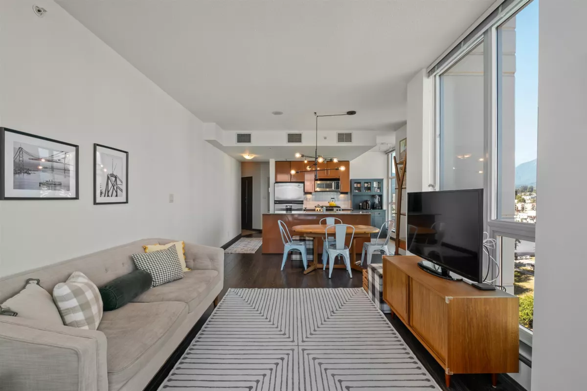 Family Room Photo of 2001 188 E Esplanade, North Vancouver, BC