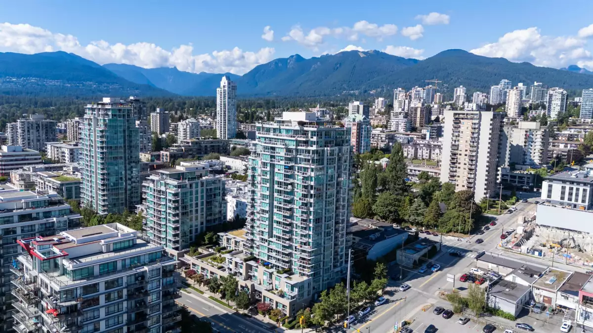 Hot Tub / Spa Photo of 2001 188 E Esplanade, North Vancouver, BC