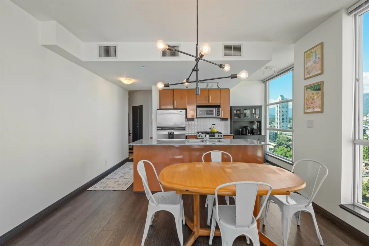Kitchen Photo of 2001 188 E Esplanade, North Vancouver, BC
