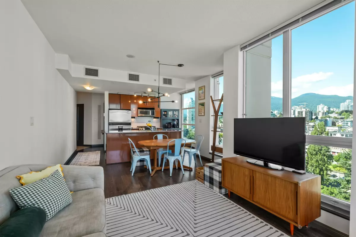 Living Room Photo of 2001 188 E Esplanade, North Vancouver, BC