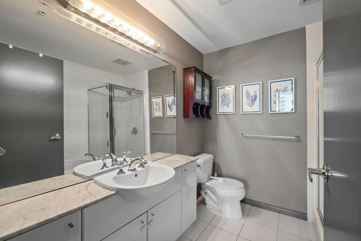 Office / Den Photo of 2001 188 E Esplanade, North Vancouver, BC