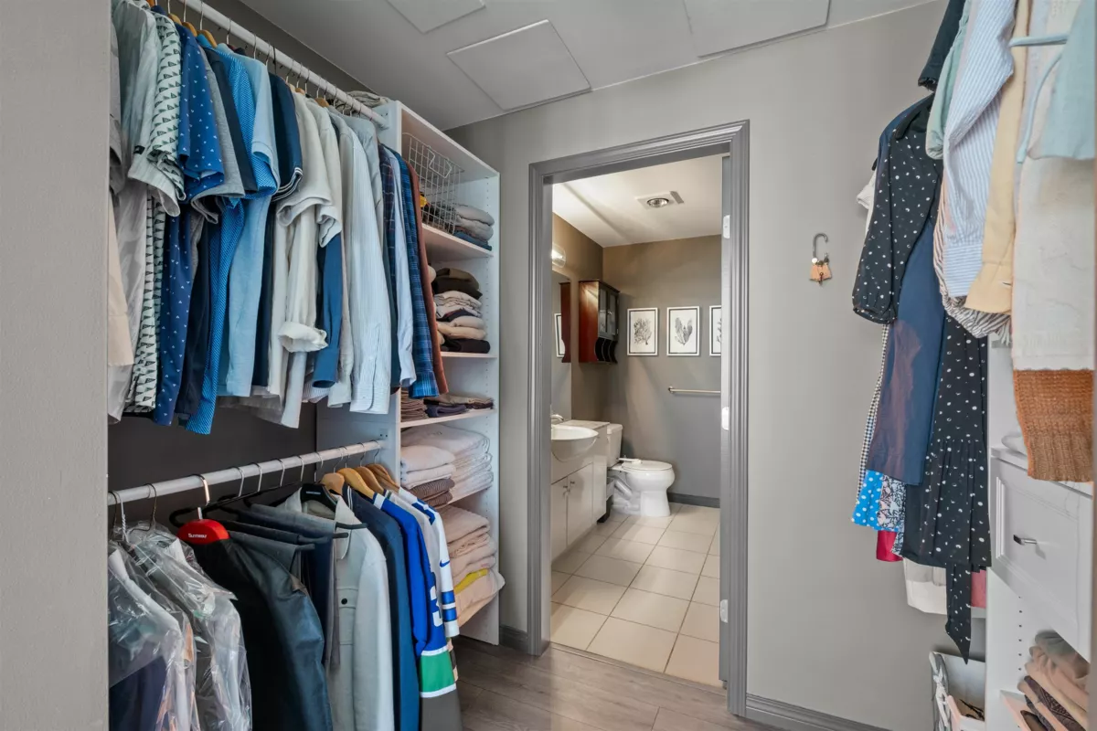 Powder Room Photo of 2001 188 E Esplanade, North Vancouver, BC