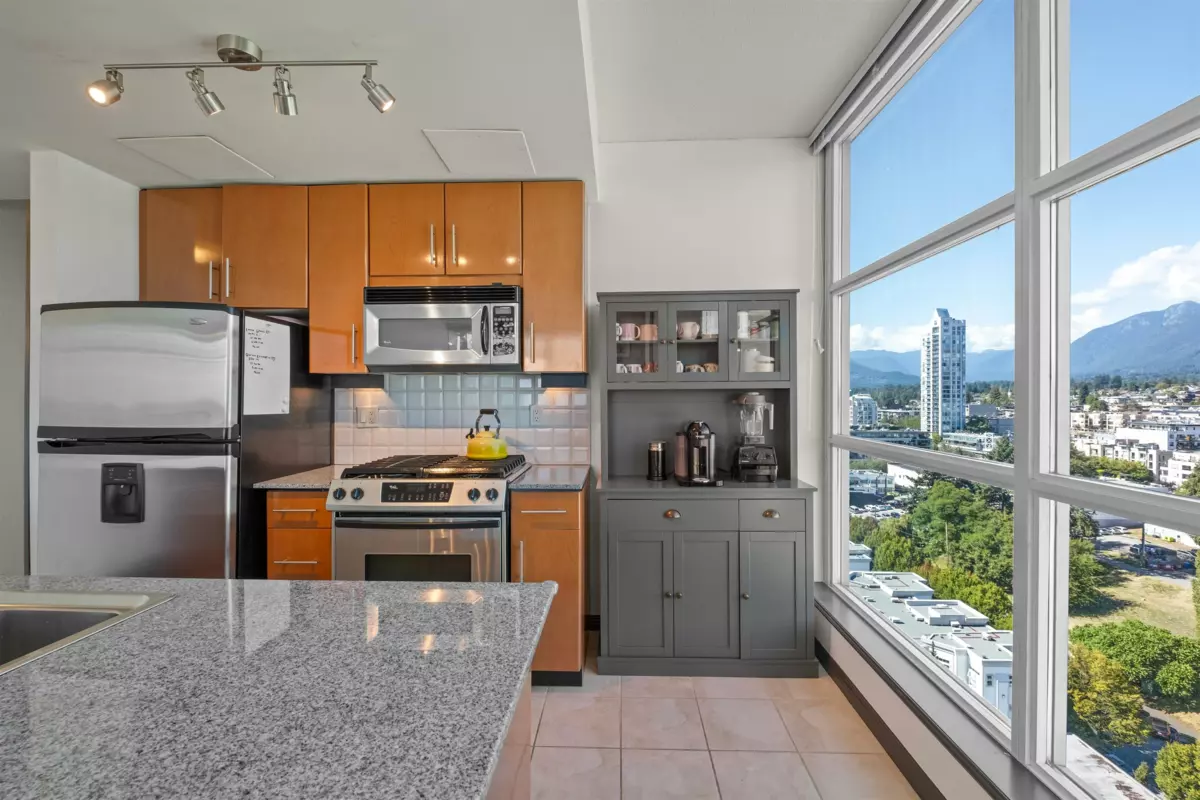 Primary Bedroom Photo of 2001 188 E Esplanade, North Vancouver, BC