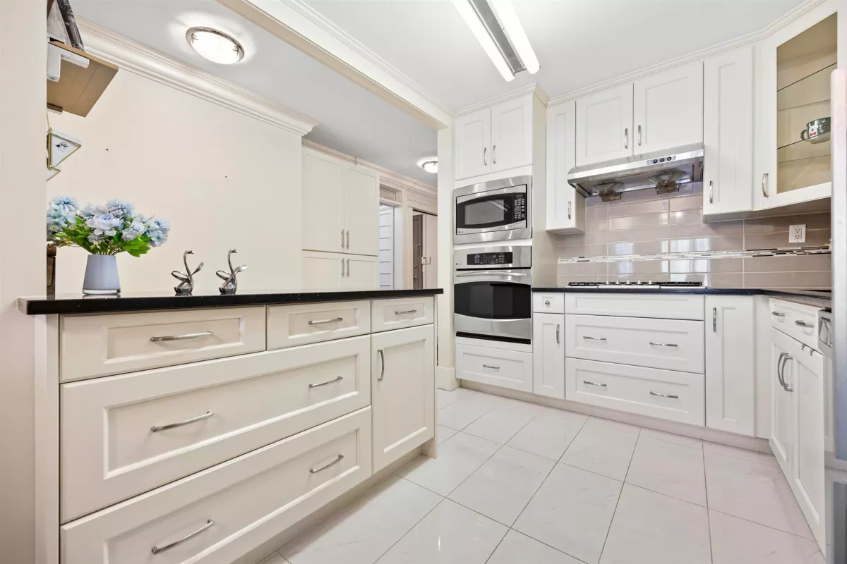 Living Room Photo of 312 5723 Collingwood Street, Vancouver, BC