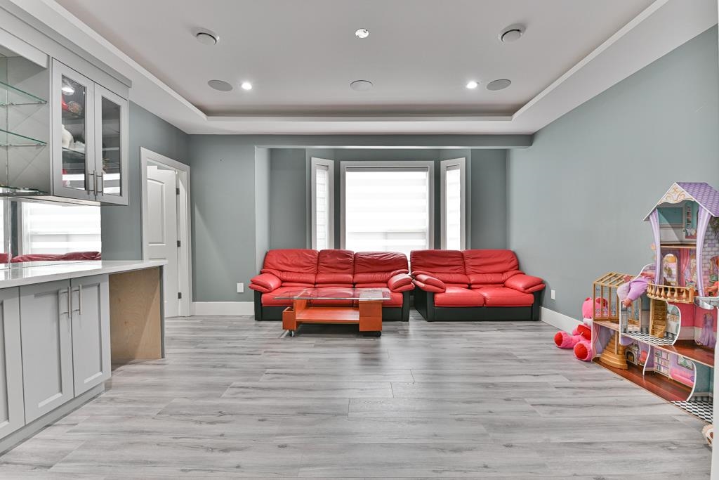 Entry Foyer Photo of 12768 97a Avenue, Surrey, BC
