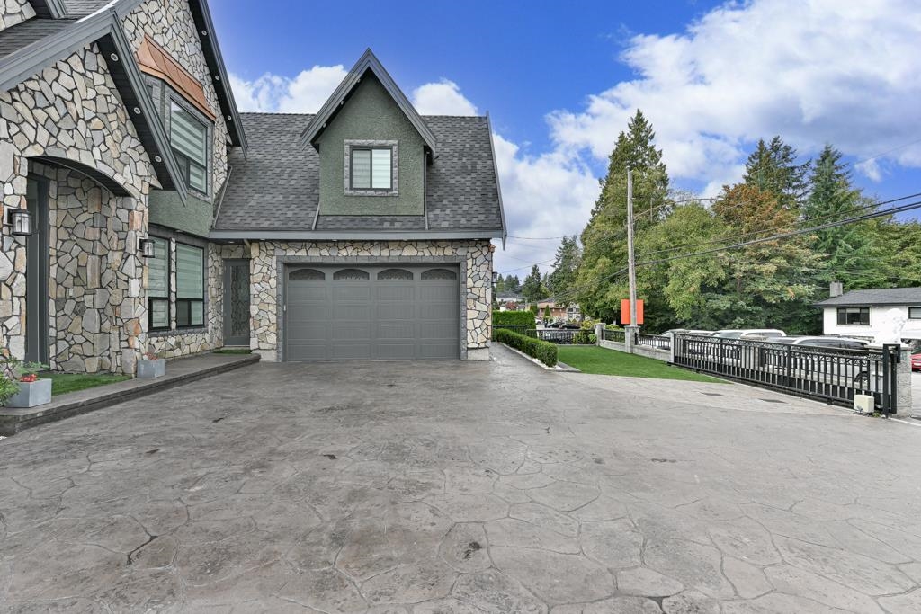 Family Room Photo of 12768 97a Avenue, Surrey, BC