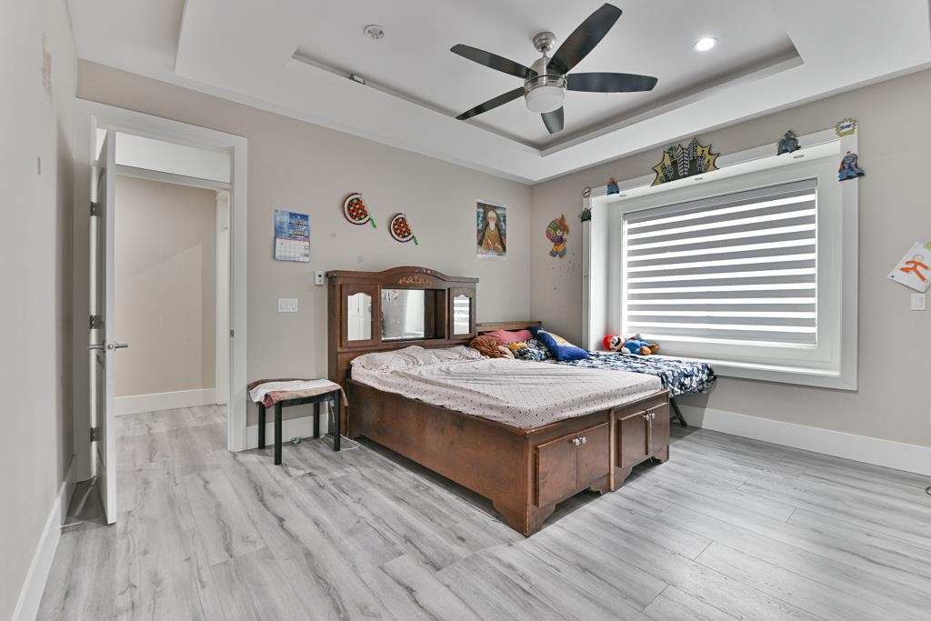 Front Yard Photo of 12768 97a Avenue, Surrey, BC