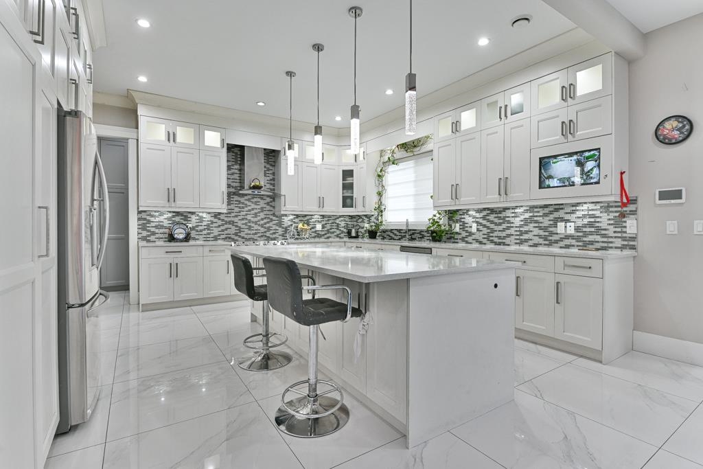 Guest Bathroom Photo of 12768 97a Avenue, Surrey, BC