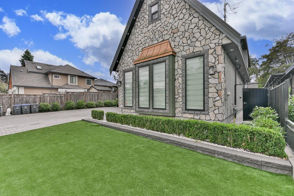 Living Room Photo of 12768 97a Avenue, Surrey, BC