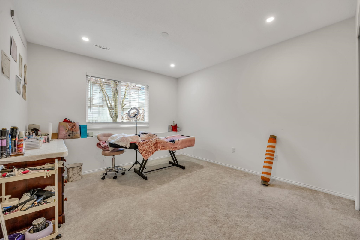 Office / Den Photo of 18 20222 96 Avenue, Langley, BC