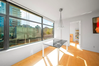 Entry Foyer Photo of 301 1863 Alberni Street, Vancouver, BC