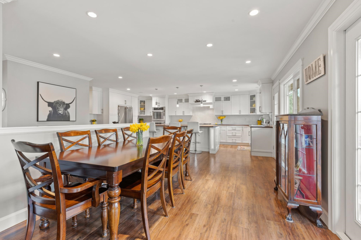 Breakfast Nook Photo of 29288 Duncan Avenue, Abbotsford, BC