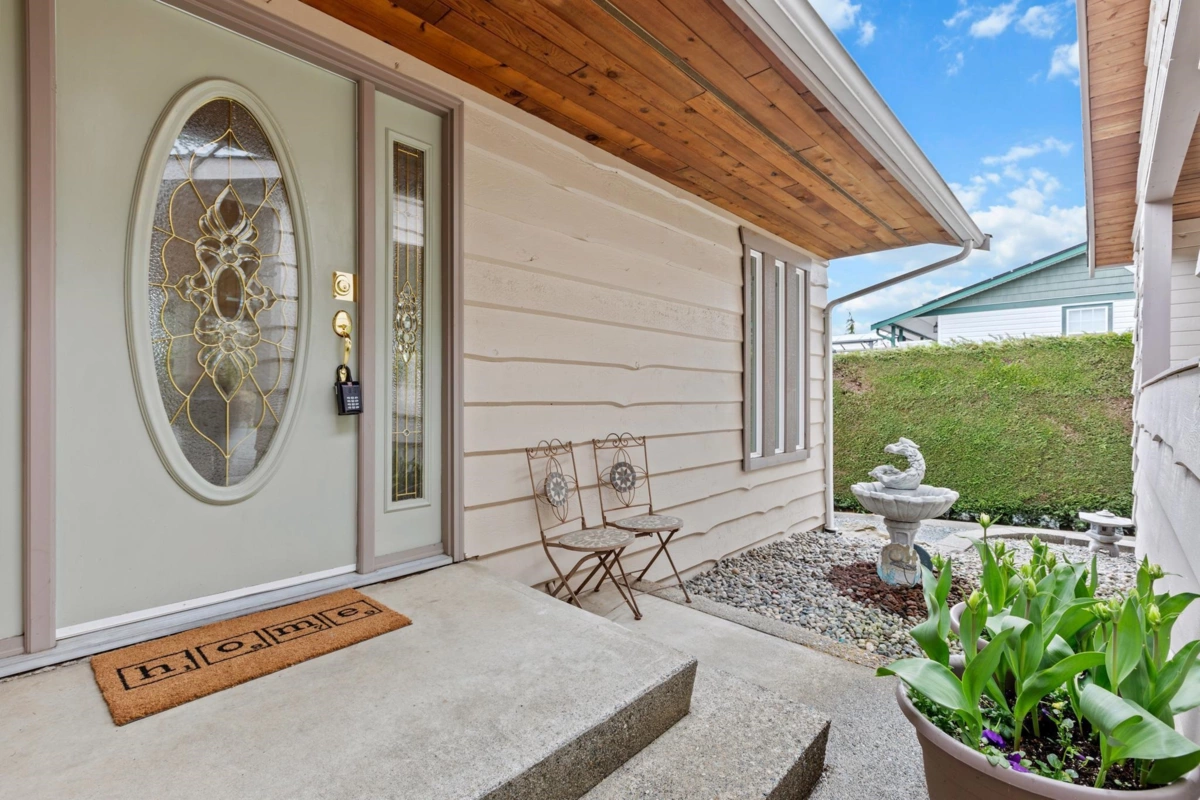 Living Room Photo of 29288 Duncan Avenue, Abbotsford, BC