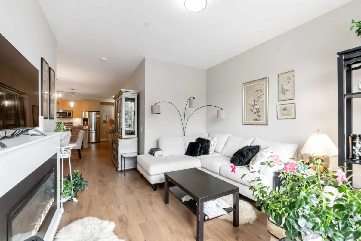 Dining Area Photo of 412 12460 191 Street, Pitt Meadows, BC