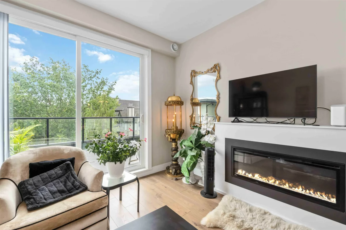 Kitchen Island Photo of 412 12460 191 Street, Pitt Meadows, BC
