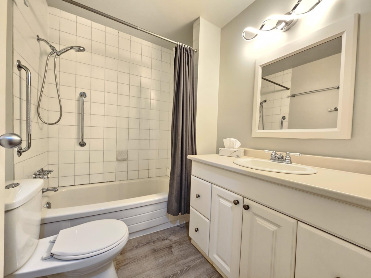 Bedroom 2 Photo of 10539 Holly Park Lane, Surrey, BC