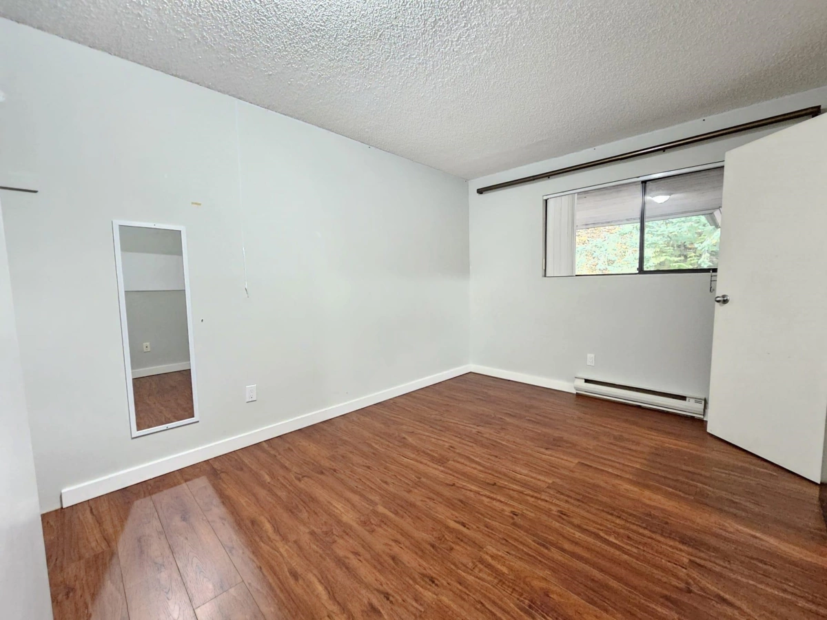Primary Bathroom Photo of 10539 Holly Park Lane, Surrey, BC
