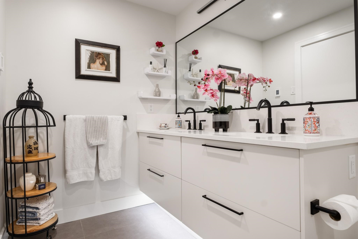 Entry Foyer Photo of 511 20416 Park Avenue, Langley, BC