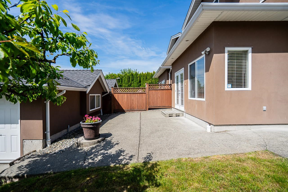 Swimming Pool Photo of 5498 Venables Street, Burnaby, BC