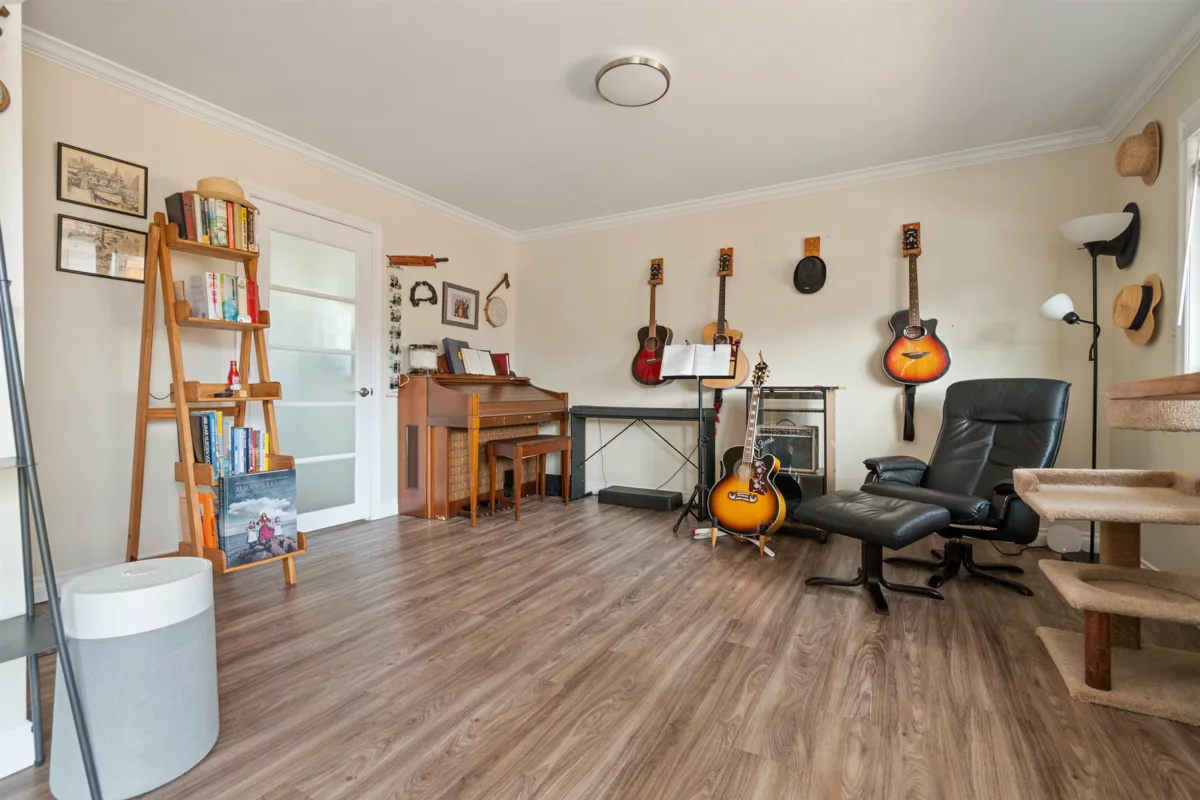 Breakfast Nook Photo of 9598 Johnson Street, Chilliwack, BC