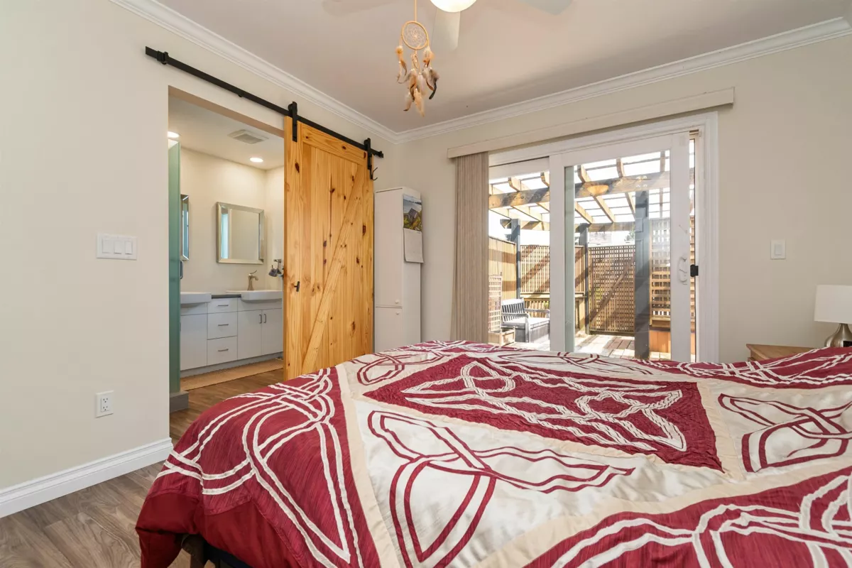 Entry Foyer Photo of 9598 Johnson Street, Chilliwack, BC