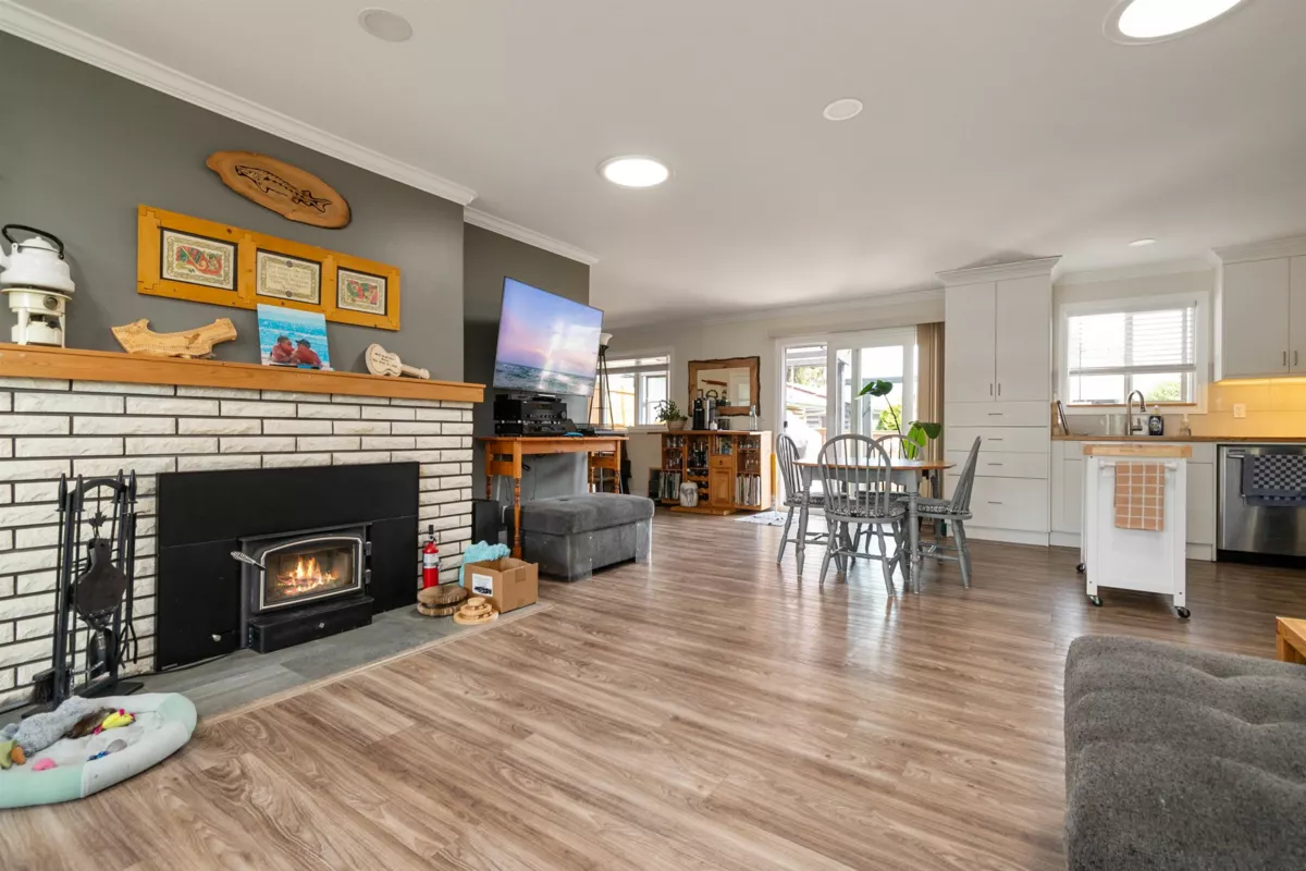 Kitchen Island Photo of 9598 Johnson Street, Chilliwack, BC