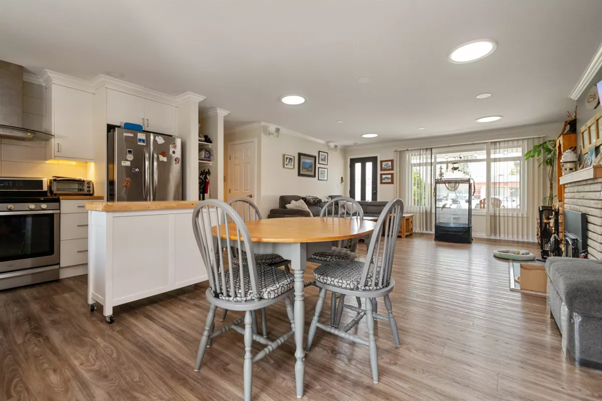 Primary Bathroom Photo of 9598 Johnson Street, Chilliwack, BC