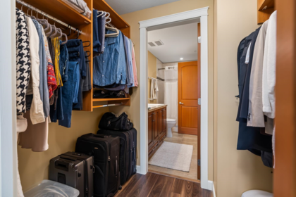 Walk-In Closet Photo of 412 2860 Trethewey Street, Abbotsford, BC