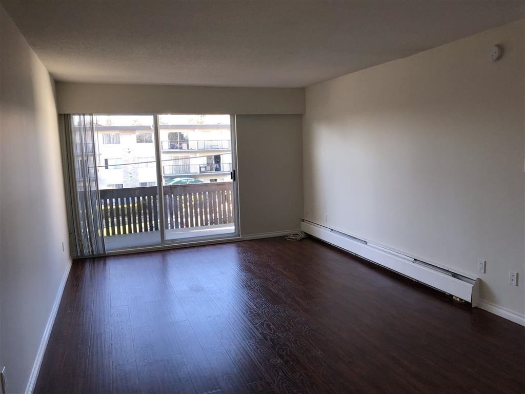 Dining Area Photo of 308 910 Fifth Avenue, New Westminster, BC
