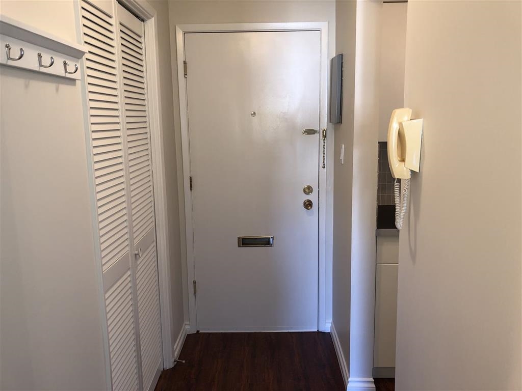 Kitchen Island Photo of 308 910 Fifth Avenue, New Westminster, BC
