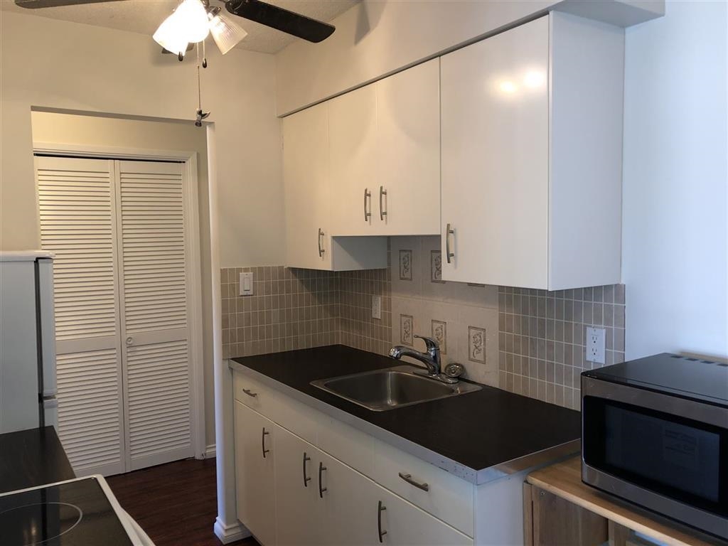 Living Room Photo of 308 910 Fifth Avenue, New Westminster, BC