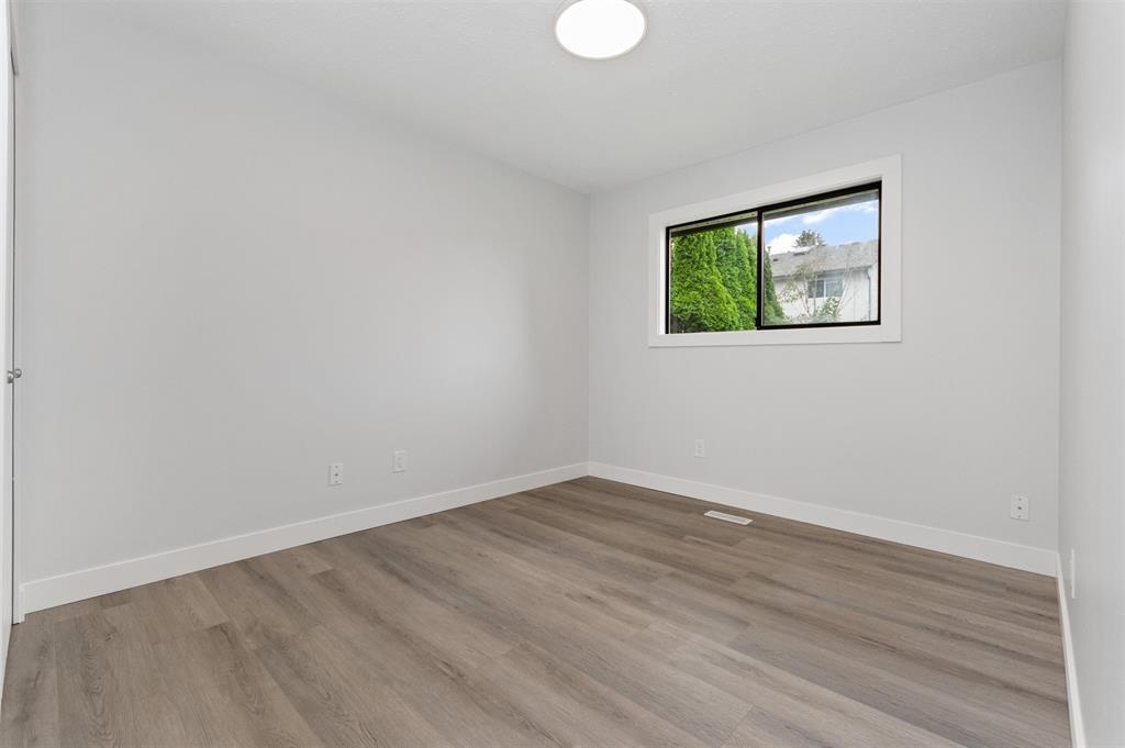 Hallway Photo of 7155 Rochester Avenue, Chilliwack, BC