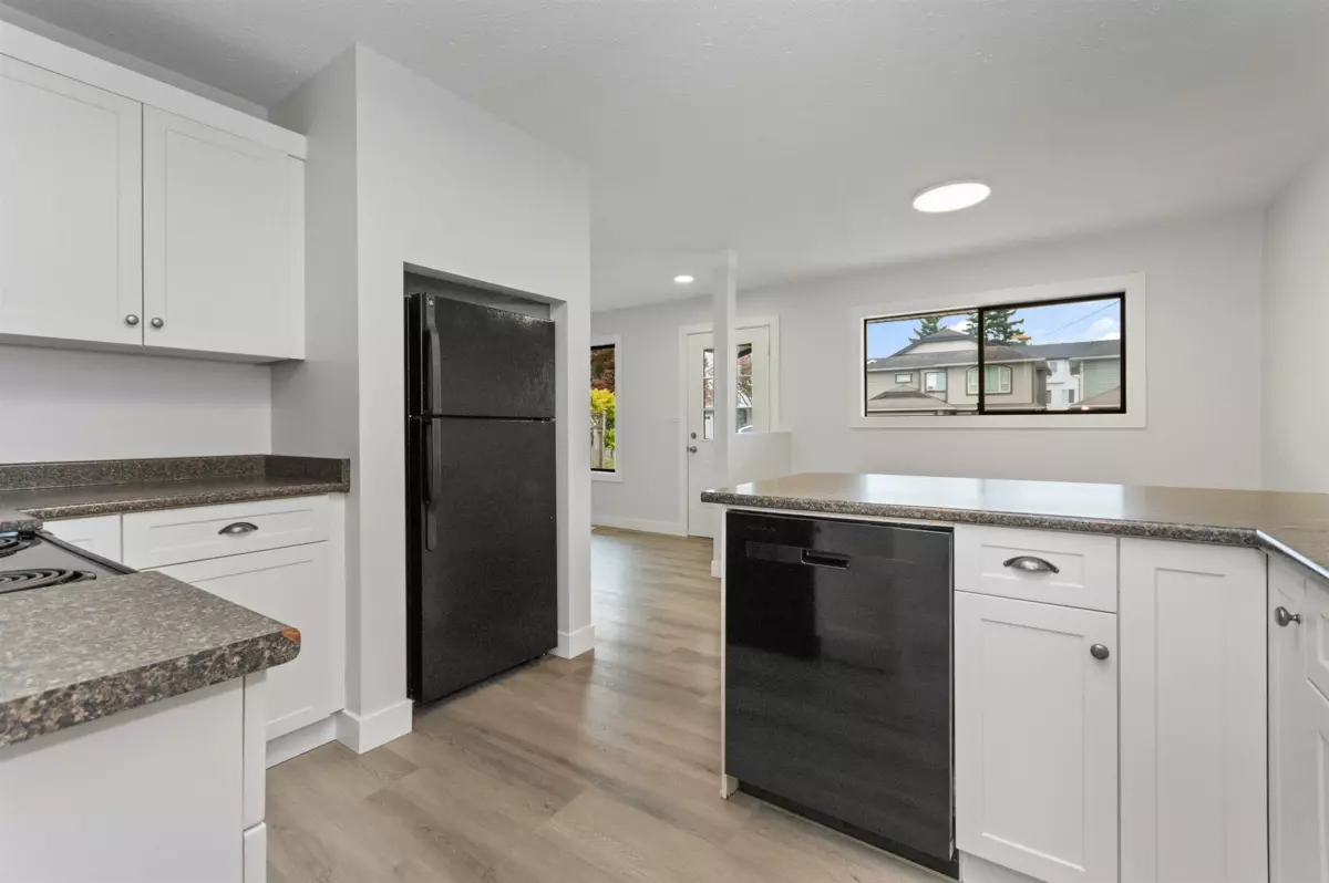 Kitchen Island Photo of 7155 Rochester Avenue, Chilliwack, BC