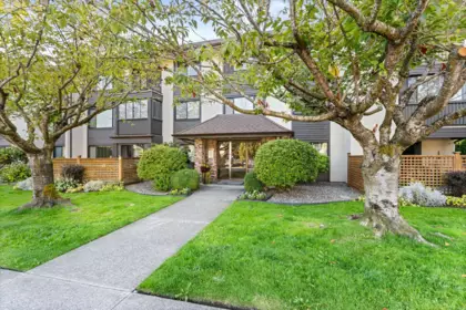 205 1531 Merklin Street, White Rock, BC, White Rock — Apartment/Condo for sale