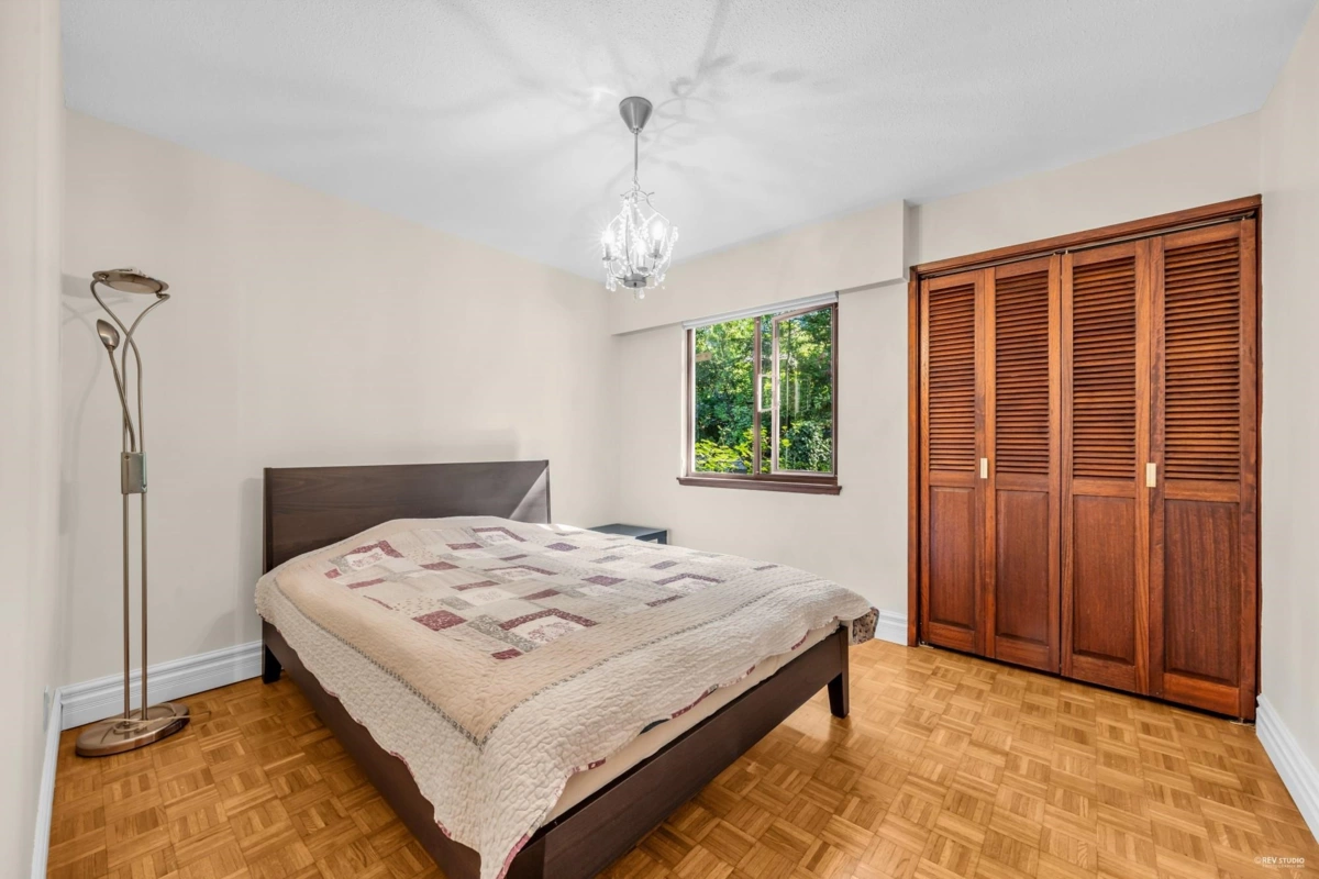 Breakfast Nook Photo of 3845 Bayridge Avenue, West Vancouver, BC