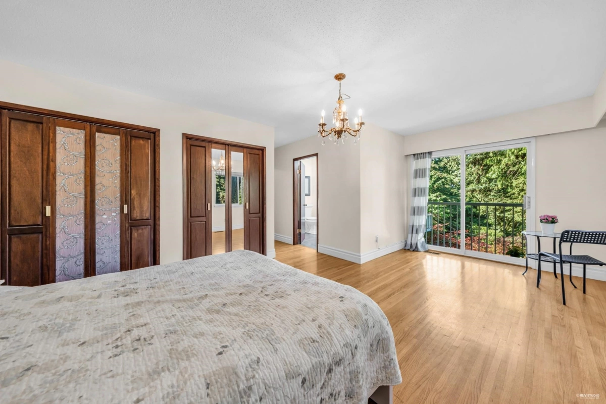 Dining Area Photo of 3845 Bayridge Avenue, West Vancouver, BC