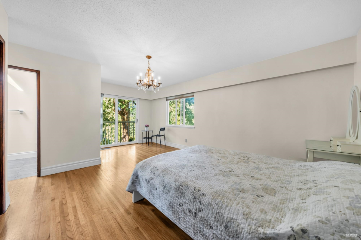 Family Room Photo of 3845 Bayridge Avenue, West Vancouver, BC