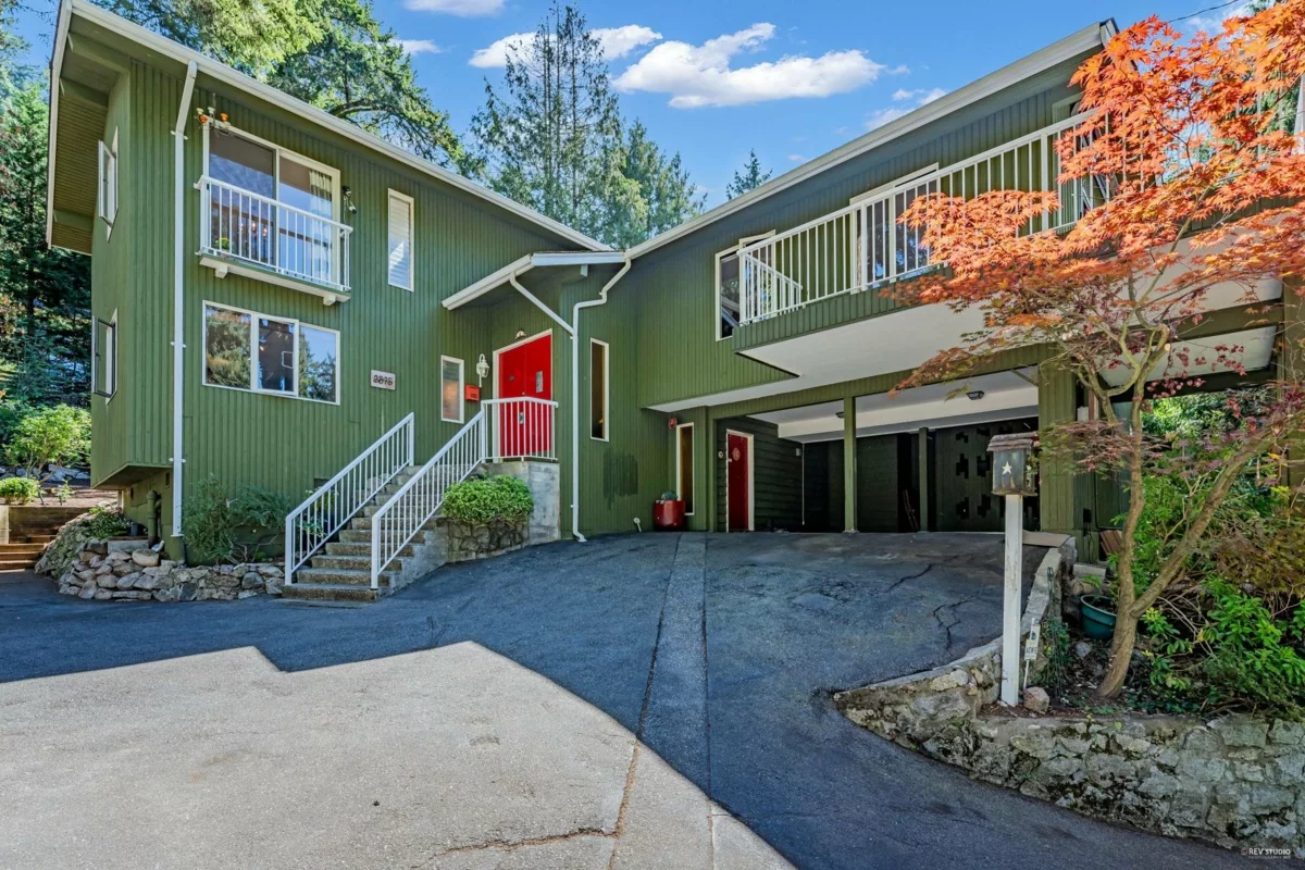 Hot Tub / Spa Photo of 3845 Bayridge Avenue, West Vancouver, BC