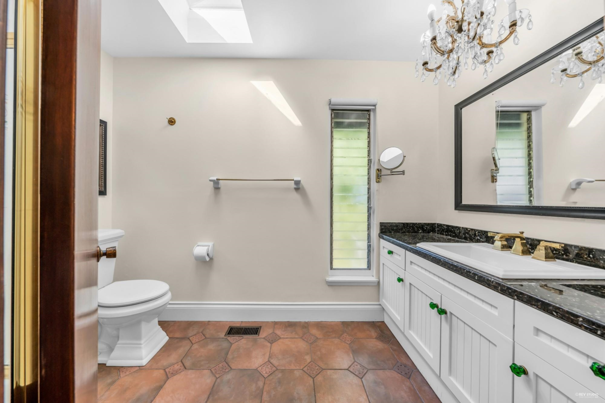 Kitchen Photo of 3845 Bayridge Avenue, West Vancouver, BC